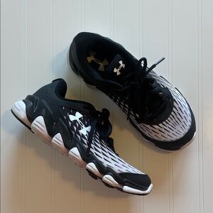 Under Armour Kids Black and White Sneakers Size 4.5